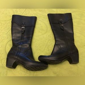 Clarks black zip up boots. Size 7